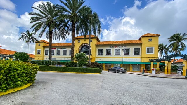 More Photos Of 3565-3599 NE 207th St, Aventura Unknown For Lease