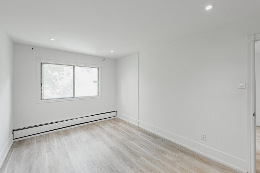 More Photos Of 2265 Av Madison, Montréal Apartments For Sale