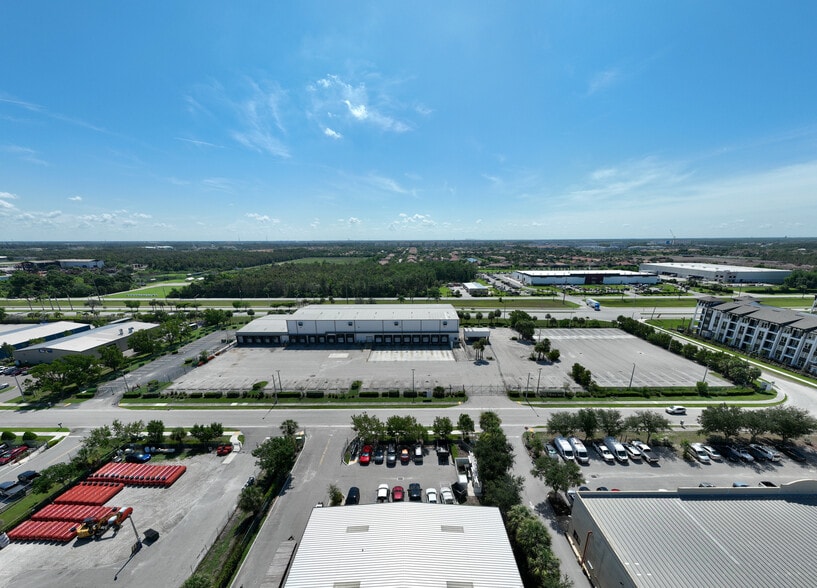 More Photos Of 3843 Ironbridge Blvd, Fort Myers Distribution For Lease