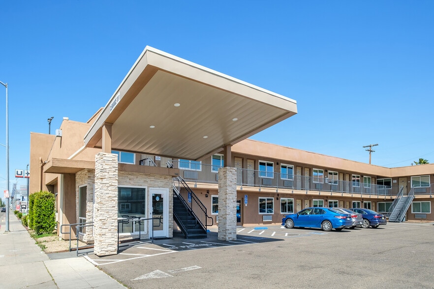 More Photos Of 6090 N Blackstone Ave, Fresno Hotel For Sale