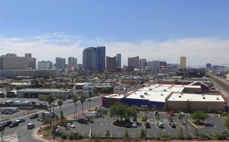 More Photos Of 1700 Industrial Rd, Las Vegas Warehouse For Sale