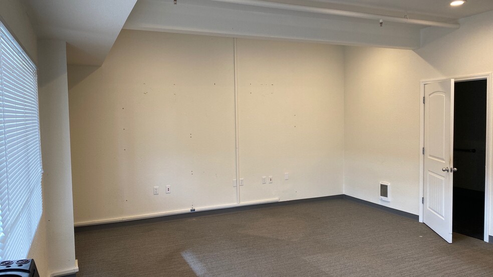 More Photos Of 2693 Delta Ring Rd, Ferndale Warehouse For Lease