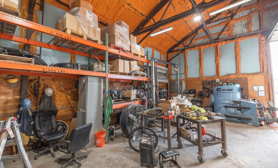 More Photos Of 300 Washington St, South Roxana Warehouse For Sale