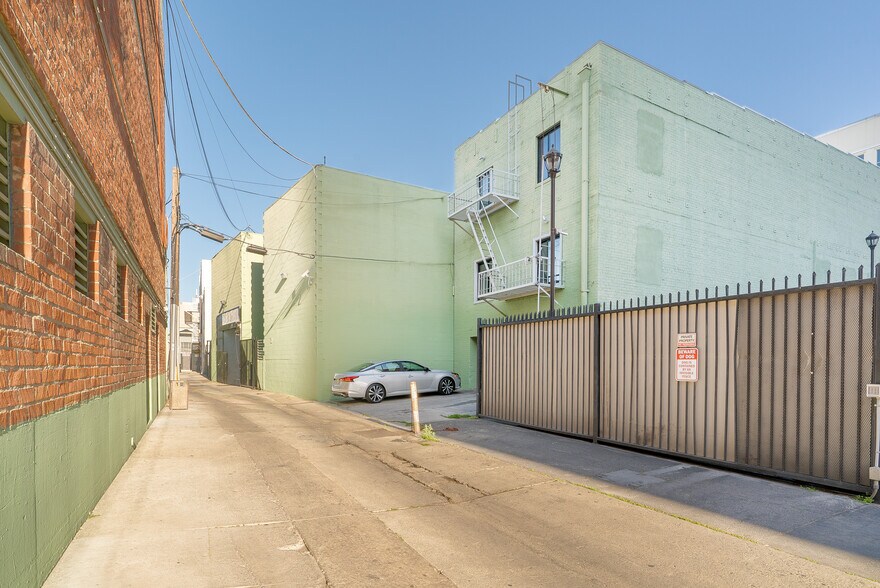 More Photos Of 6750 Hollywood Blvd, Los Angeles Storefront Retail Office For Lease