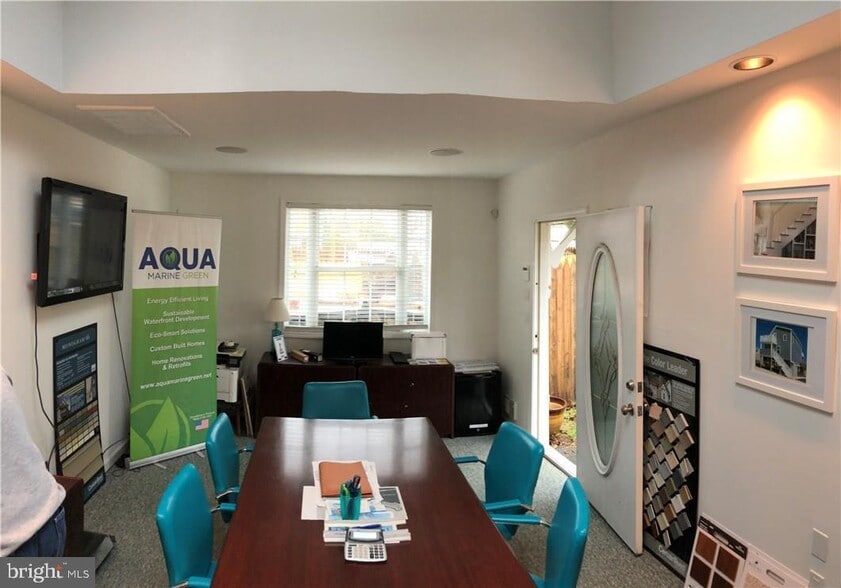 More Photos Of 10 Park Ave, Stafford Showroom For Sale