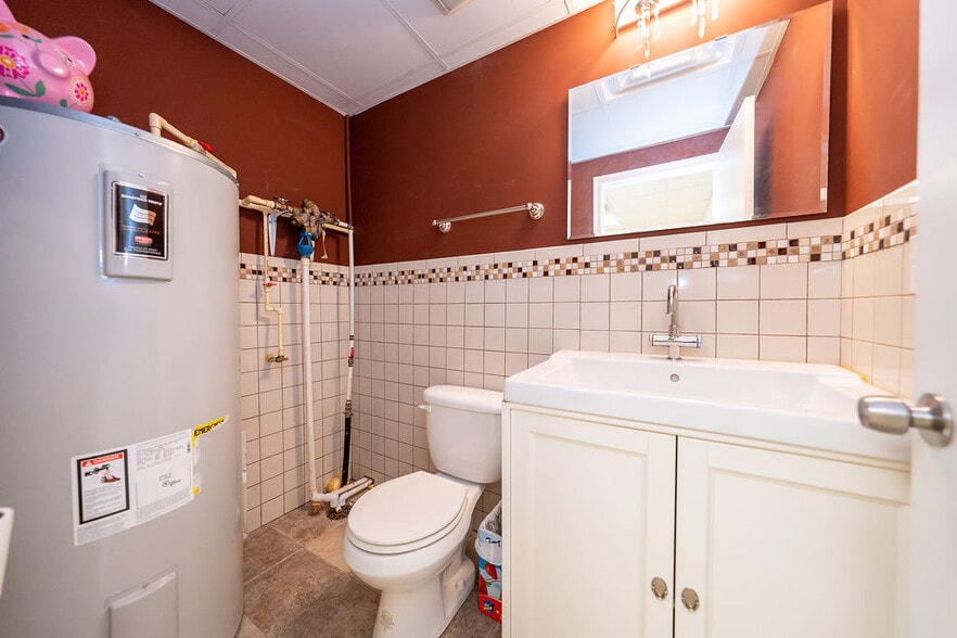 More Photos Of 101 Elm Ave, Louisa General Retail For Sale