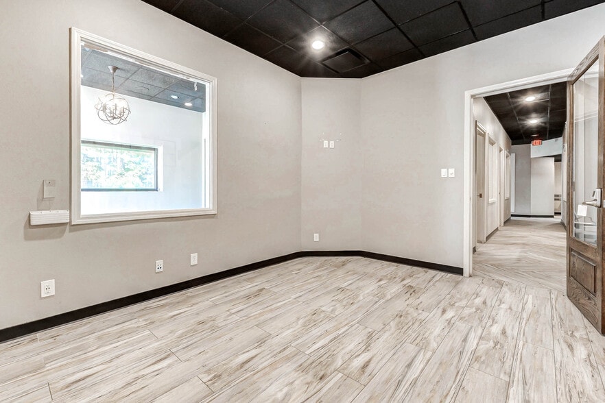More Photos Of 1101 Alma St, Tomball Medical For Lease