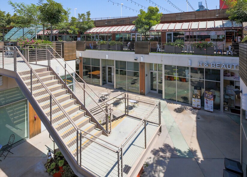 More Photos Of 450 S Western Ave, Los Angeles Freestanding For Lease