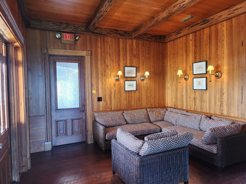 More Photos Of 202 Marina Dr, Saint Simons Island Office For Lease