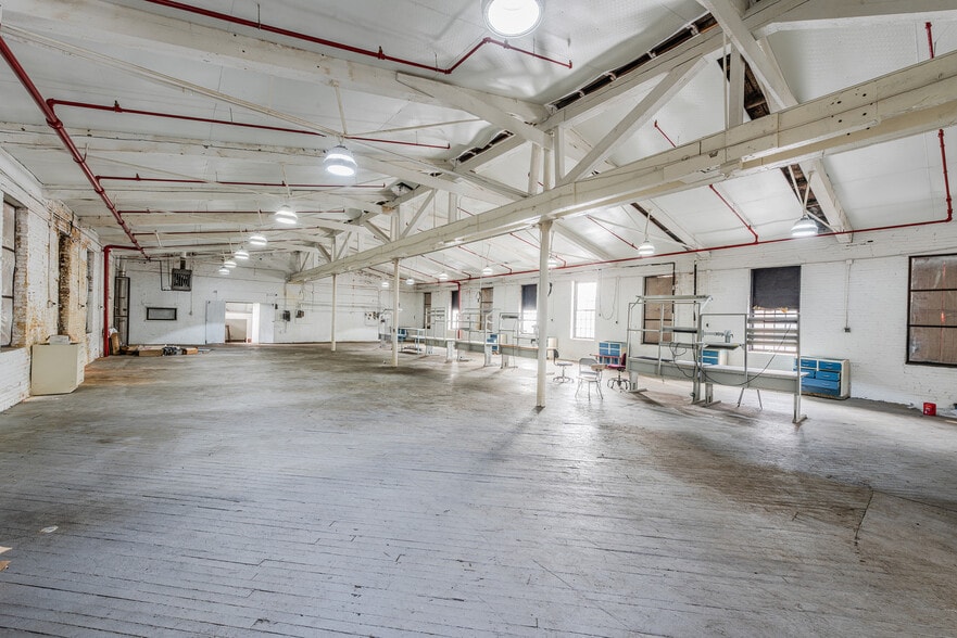 More Photos Of 3155 W 33rd St, Cleveland Warehouse For Sale