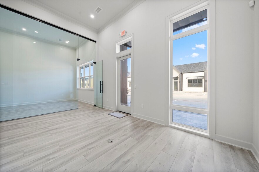 More Photos Of 1325 Main St, Katy Medical For Lease