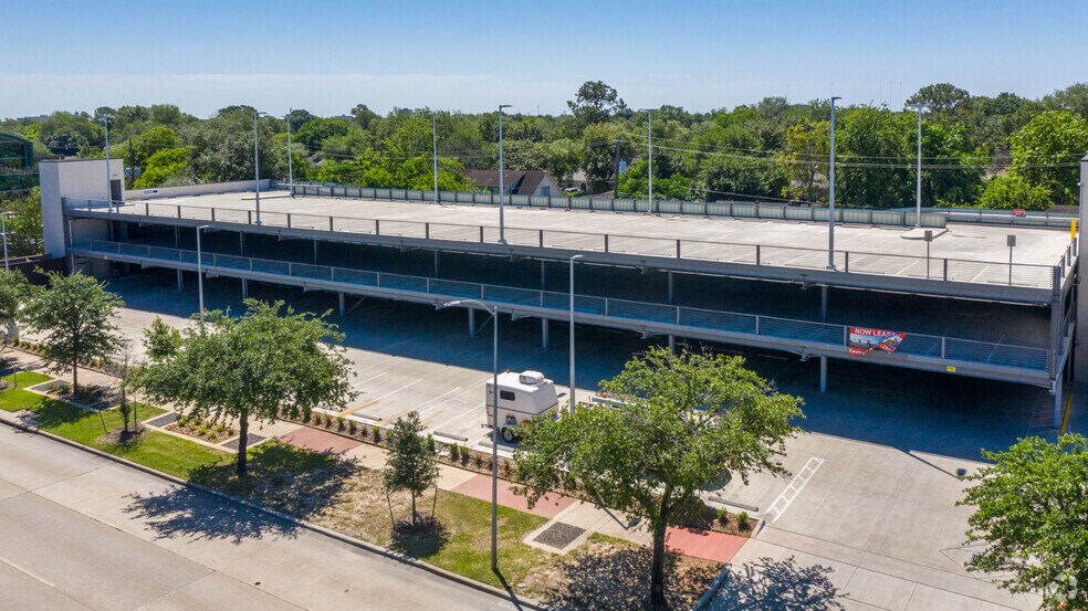 More Photos Of 9393 Bellaire Blvd, Houston General Retail For Lease