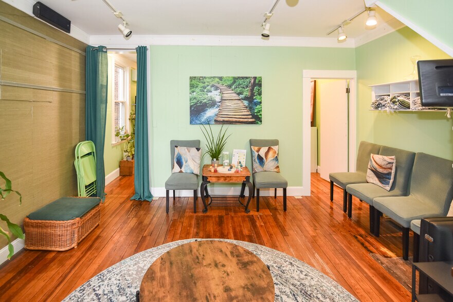 More Photos Of 3545 Chestnut Ave, Baltimore Office For Sale