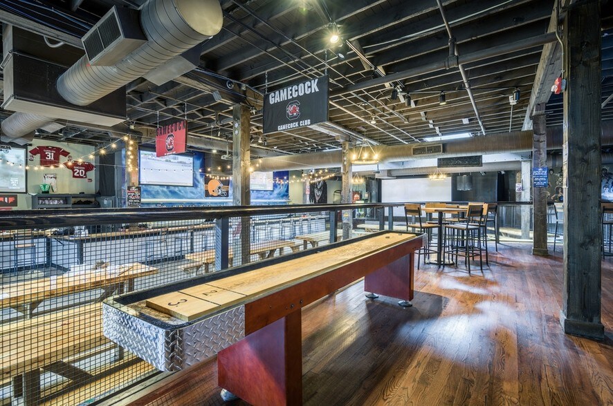 More Photos Of 300-314 N College St, Charlotte General Retail For Lease