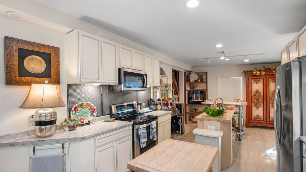 More Photos Of 1403 Rowena Way, Sacramento Specialty For Sale