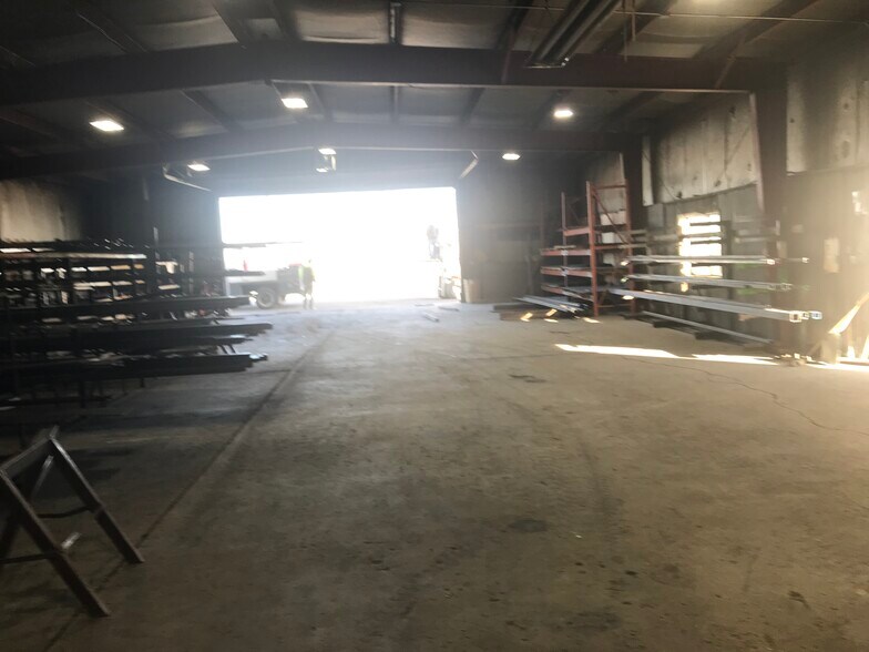 More Photos Of 510 S Federal Blvd, Riverton Industrial For Sale