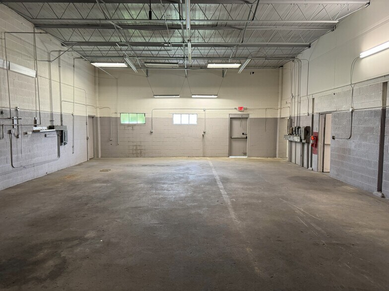 More Photos Of 115 Broadhurst Rd, Jacksonville Warehouse For Lease