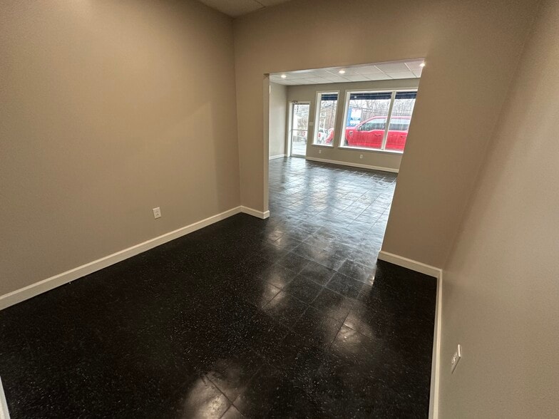 More Photos Of 373 Easton Rd, Horsham Township Auto Repair For Lease