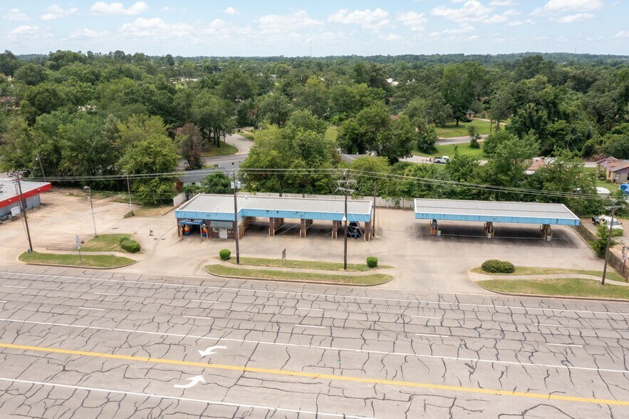 More Photos Of 1820 W Gentry Pky, Tyler Specialty For Sale