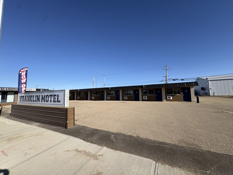More Photos Of 101 Centre St, Assiniboia Hotel For Sale