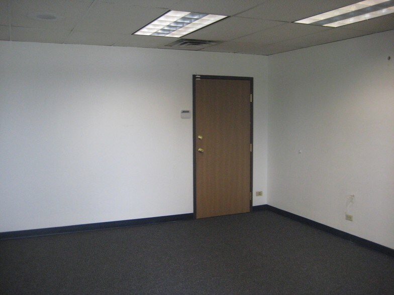 More Photos Of 2727 W 92nd Ave, Federal Heights Showroom For Lease