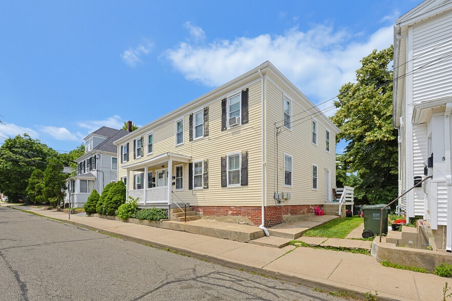 Primary Photo Of 7-9 Savery Ln, Plymouth Apartments For Sale