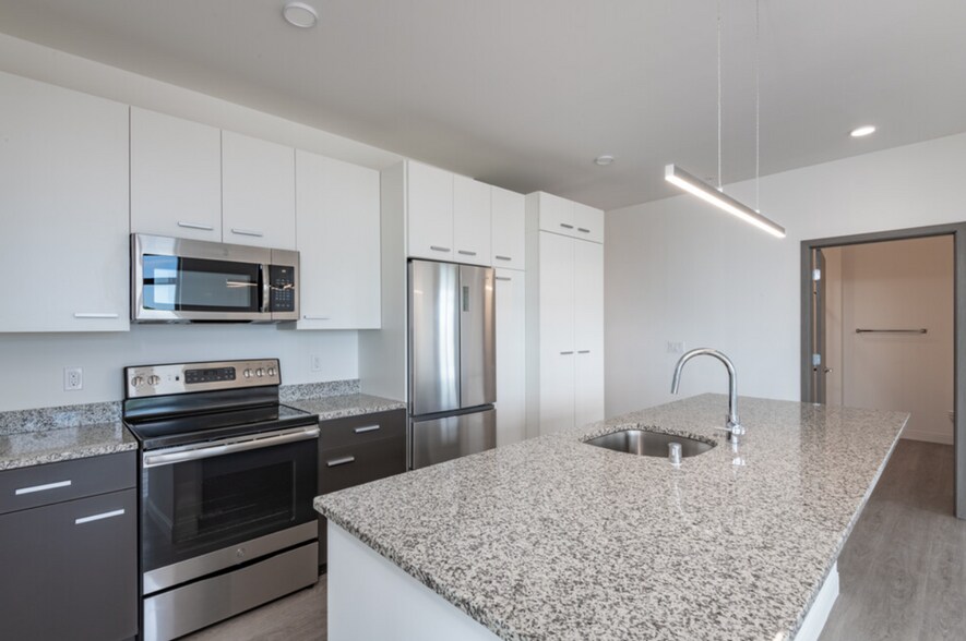 More Photos Of 211 W Mineral St, Milwaukee Apartments For Lease