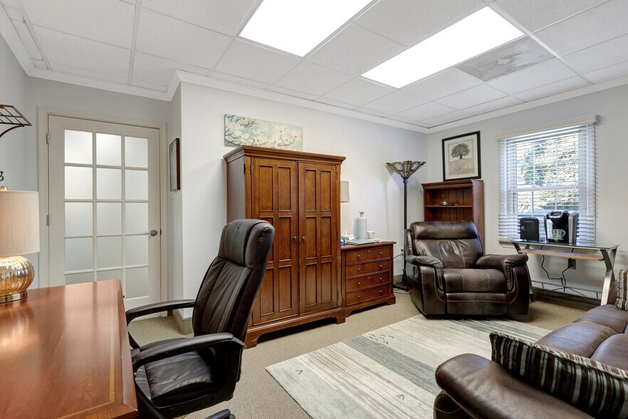 More Photos Of 10474 Armstrong St, Fairfax Medical For Sale