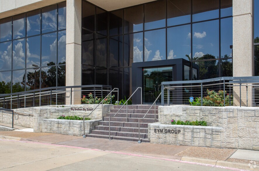 More Photos Of 450 E John Carpenter Fwy, Irving Office For Lease