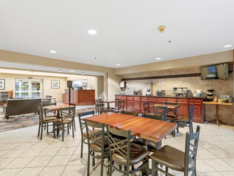 More Photos Of 1001 W College, Oak Creek Hotel For Sale