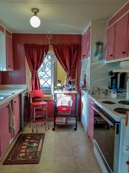 More Photos Of 105 E Court Dr, Merrill Hotel For Sale