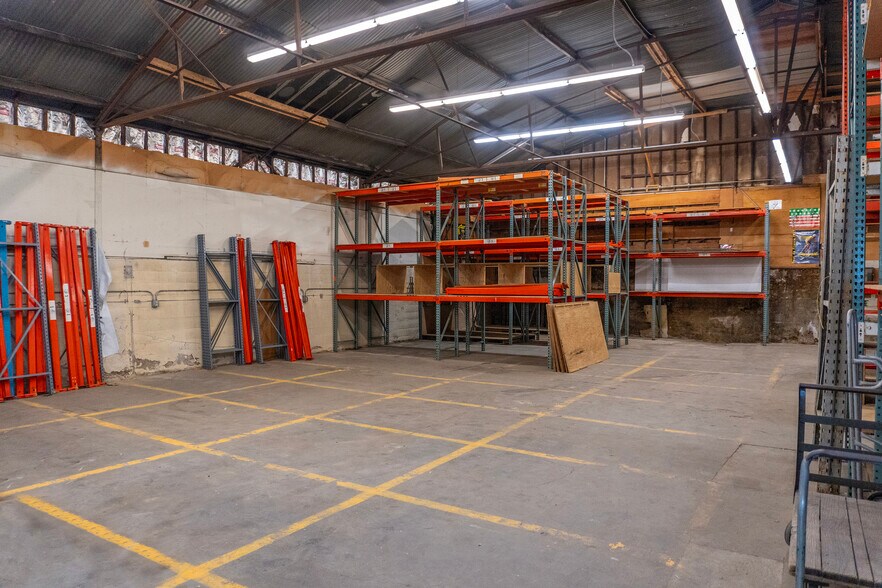 More Photos Of 3937 Foothill Blvd, La Crescenta Flex For Lease