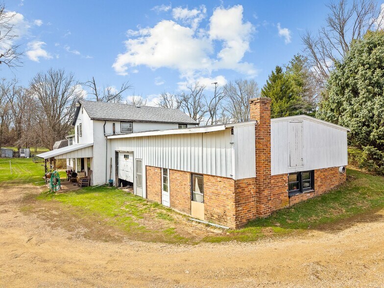 More Photos Of 2280 S Rock City Rd, Ridott Multifamily For Sale