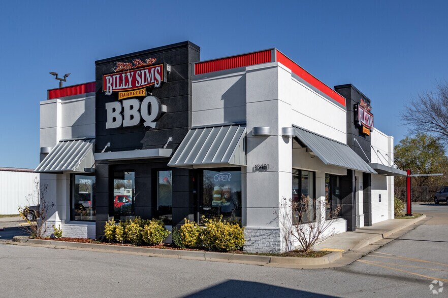 Primary Photo Of 13481 S State Highway 51, Coweta Fast Food For Sale