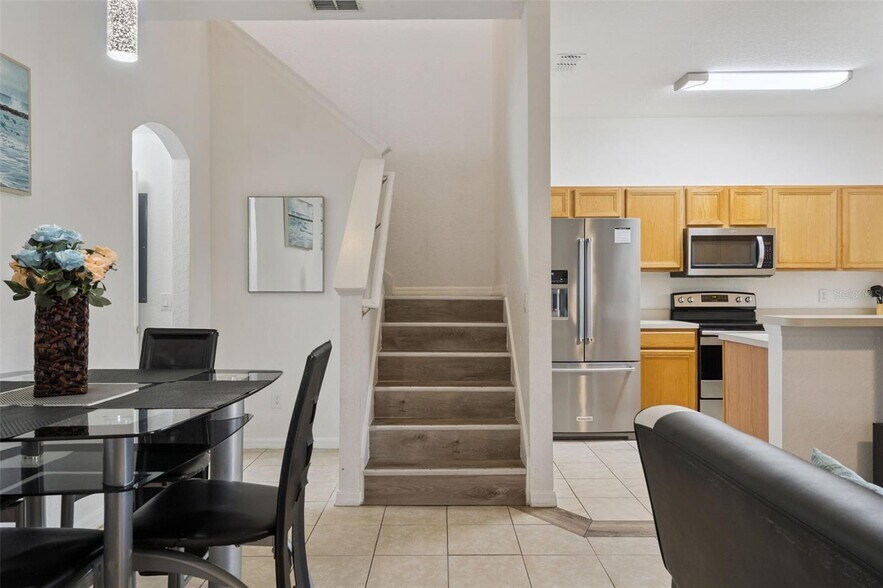 More Photos Of 245 Cambria Ave, Davenport Specialty For Sale