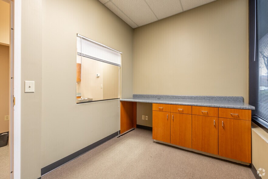 More Photos Of 603 Pilot House Dr, Newport News Office For Lease