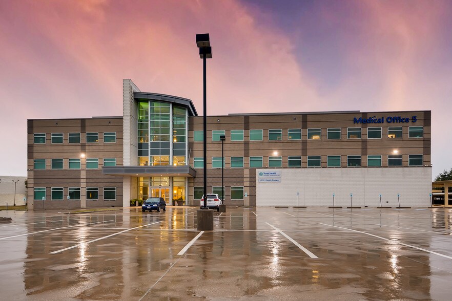 More Photos Of 12001 South Fwy, Burleson Medical For Lease