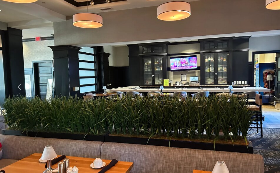 More Photos Of 1110 Willow Rd, Northbrook Hotel For Lease