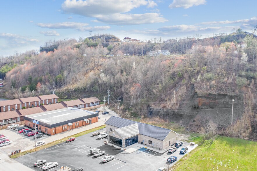 More Photos Of 182 Roy Campbell Dr, Hazard Medical For Sale