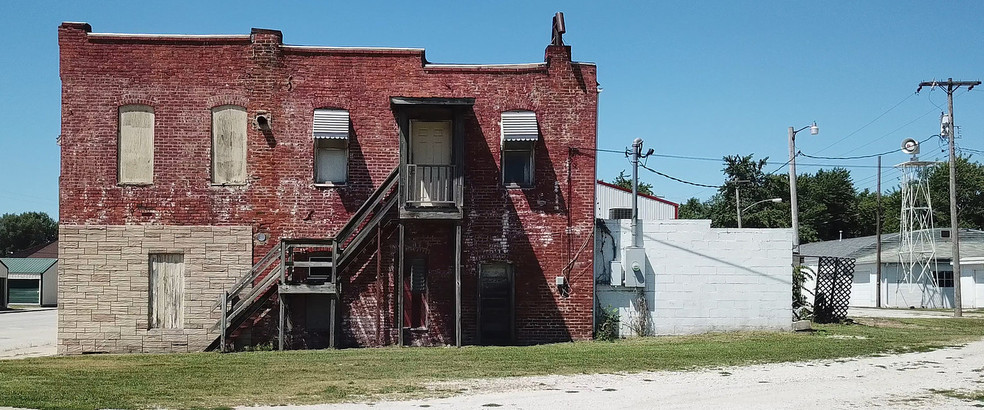 Primary Photo Of 107 W Main St, Coffeen Storefront Retail Residential For Lease