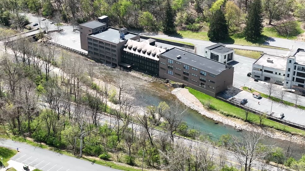 More Photos Of Edgewood Avenue, Easton Office For Lease