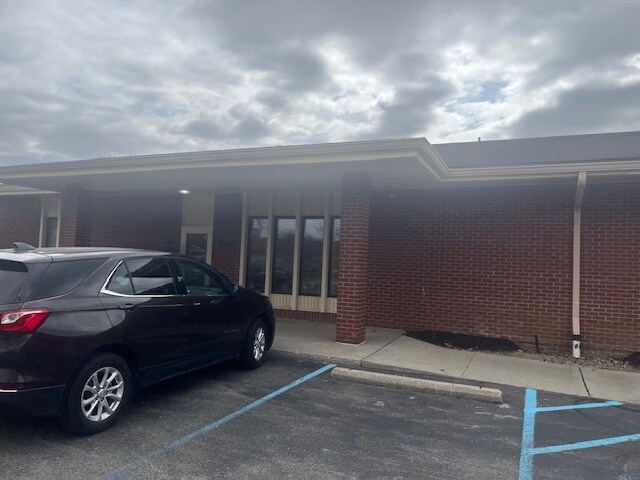 More Photos Of 6925 Parkdale Pl, Indianapolis Medical For Sale