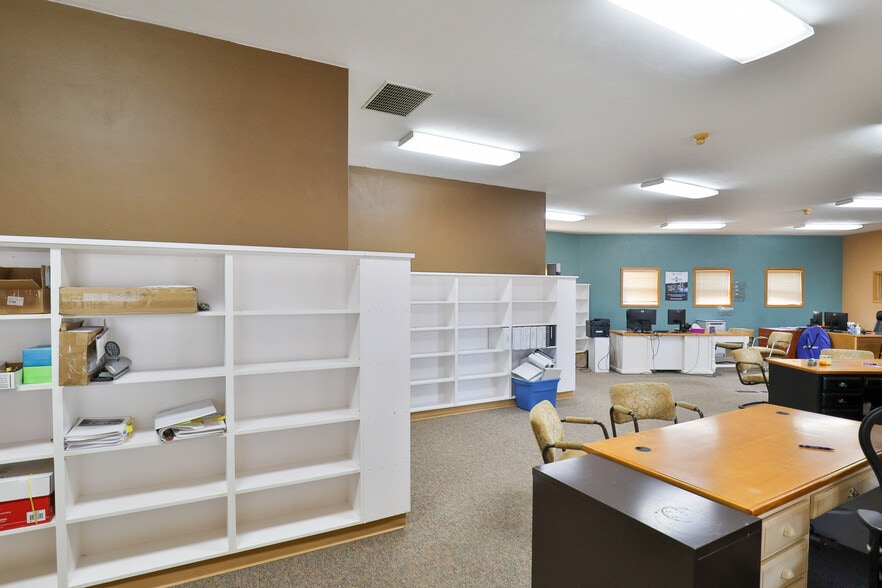 More Photos Of 107 W Q St, Springfield Office For Sale