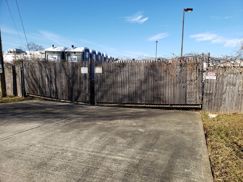 More Photos Of 8444 Ballew Ave, College Park Land For Lease