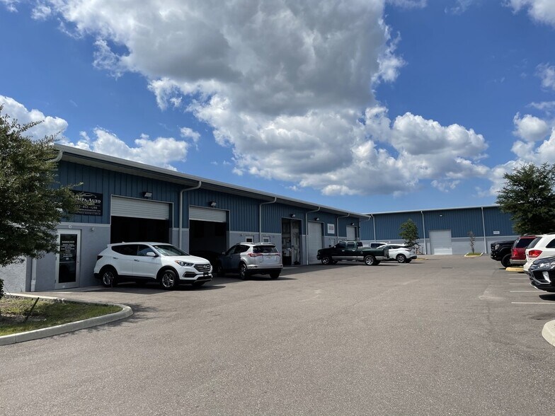 More Photos Of 4402 W Crest Ave, Tampa Warehouse For Lease