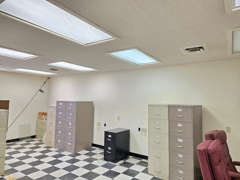 More Photos Of 111 E 5th St, Mound Valley Industrial For Sale