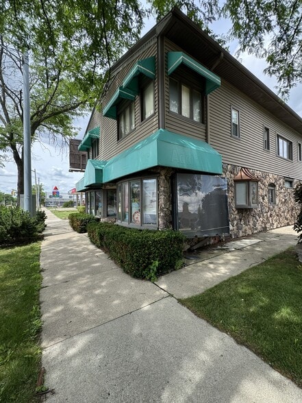 Primary Photo Of 1122-1128 Eureka Rd, Wyandotte Storefront Retail Office For Sale