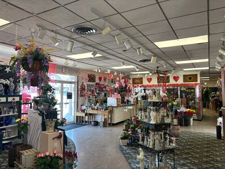 More Photos Of 4-8 S Maryland Ave, Port Washington Storefront For Sale