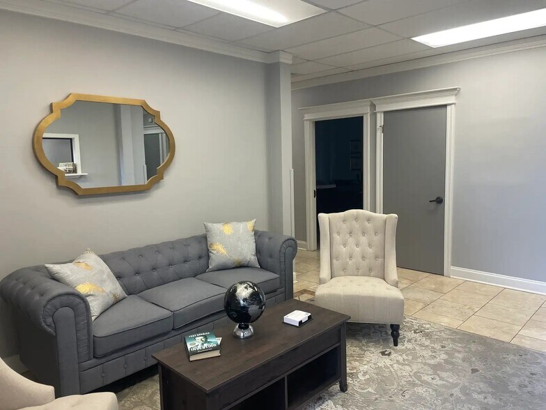 More Photos Of 140 Rue Beauregard, Lafayette Office For Sale