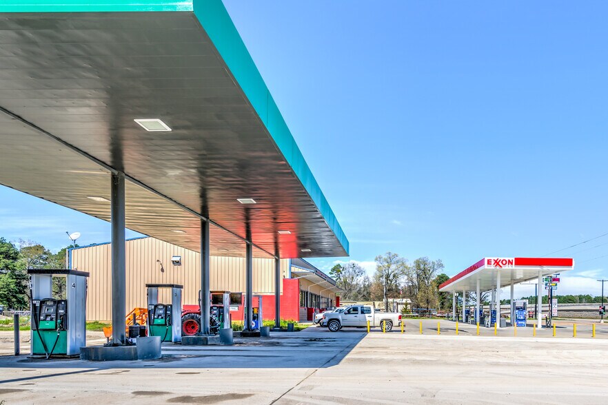 More Photos Of 22263 US Highway 59 N, Queen City Service Station For Sale